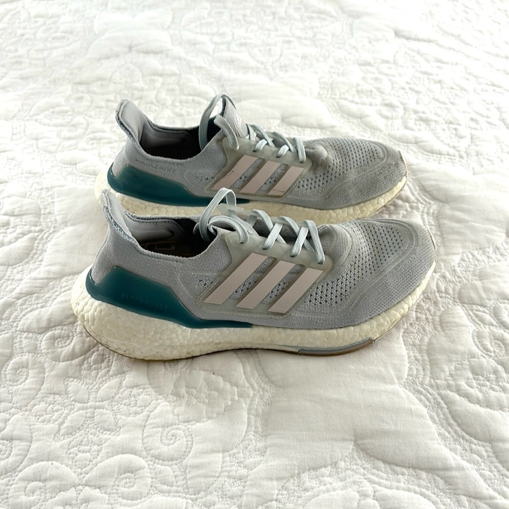 Adidas Ultraboost Running Walking Shoes Primeblue Women’s size 8.5
